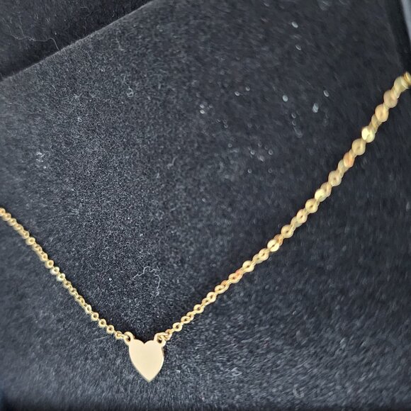 Dainty 14kt gold heart necklace - Picture 3 of 5